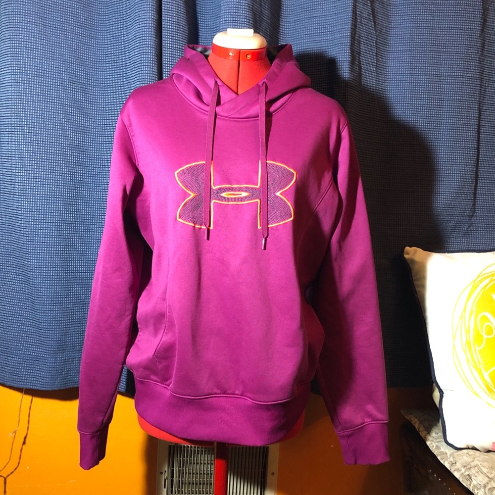 Under Armour Pullover Hoodie with Logo
Women’s Large